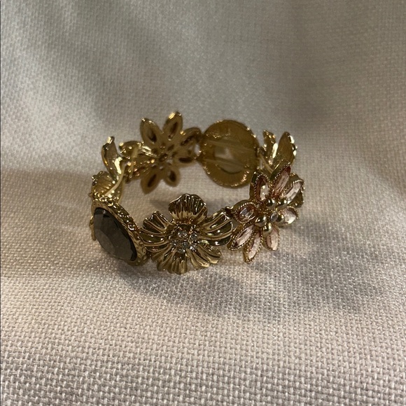 Jewelry - Elegant Gold Floral Women's Ring